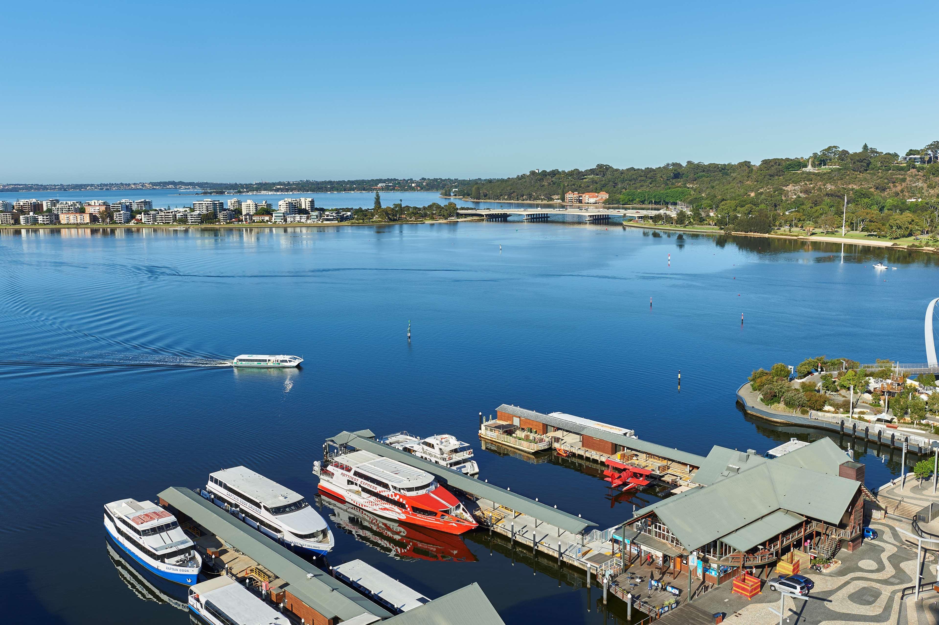 Doubletree By Hilton Perth Waterfront Hotel Exterior photo