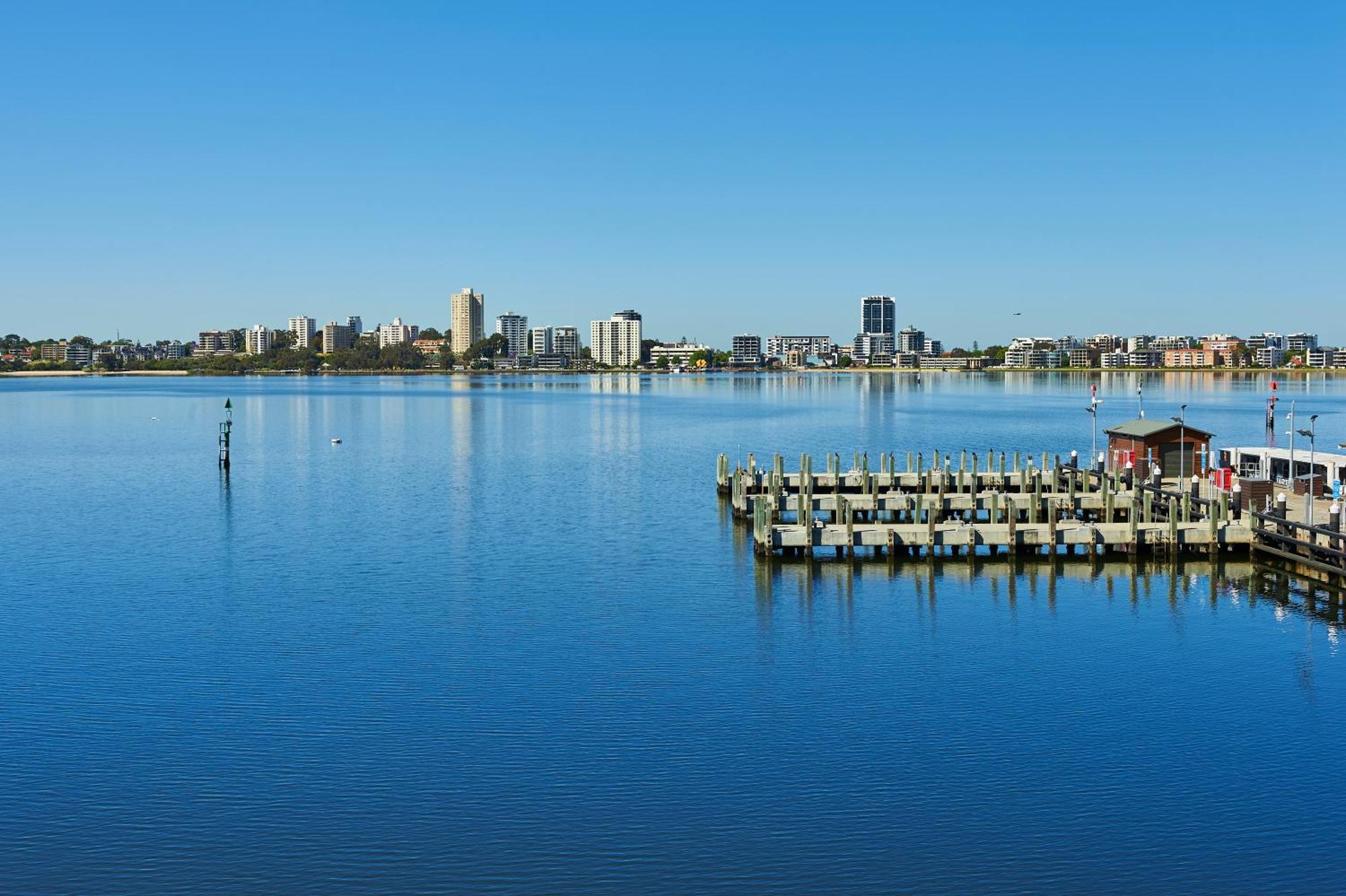 Doubletree By Hilton Perth Waterfront Hotel Exterior photo