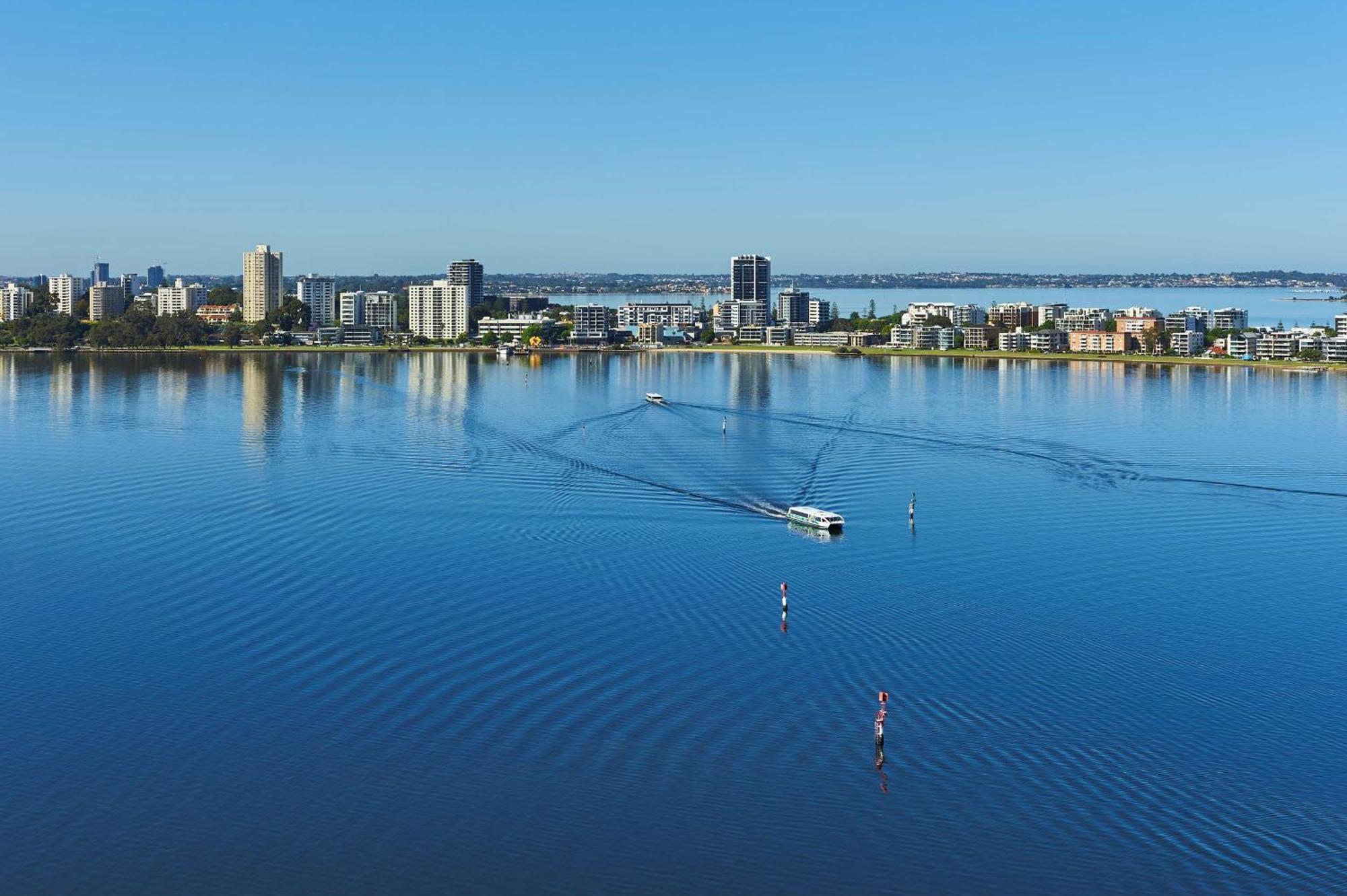 Doubletree By Hilton Perth Waterfront Hotel Exterior photo